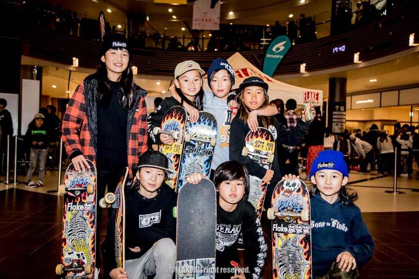 FLAKE SKATE CREW & FLAKE CUP CHAMPIONSHIP FINALIST KIDS SKATEBOARD