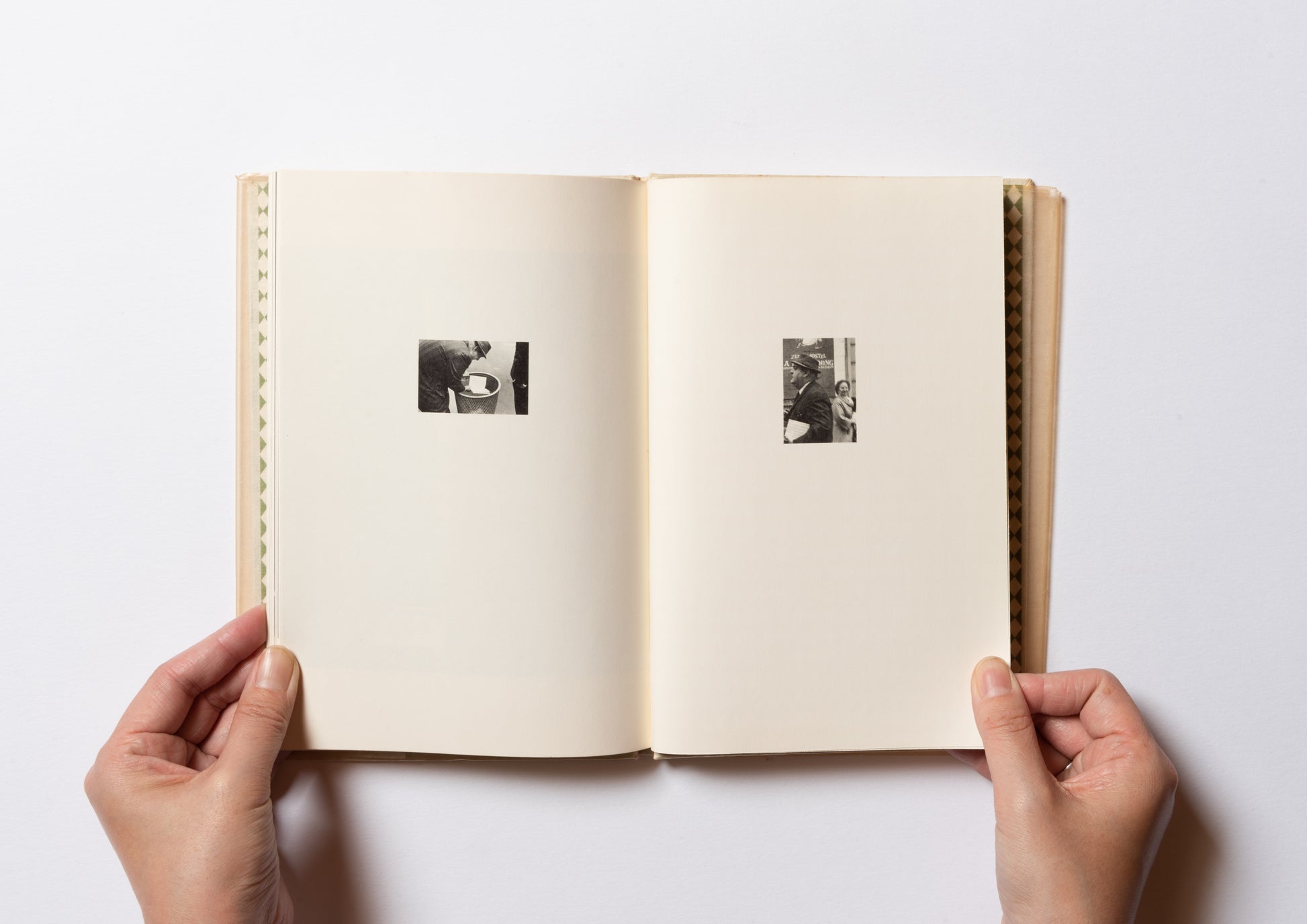 Zero Mostel Reads a Book / 読書するゼロ・モステル – FRAGILE BOOKS