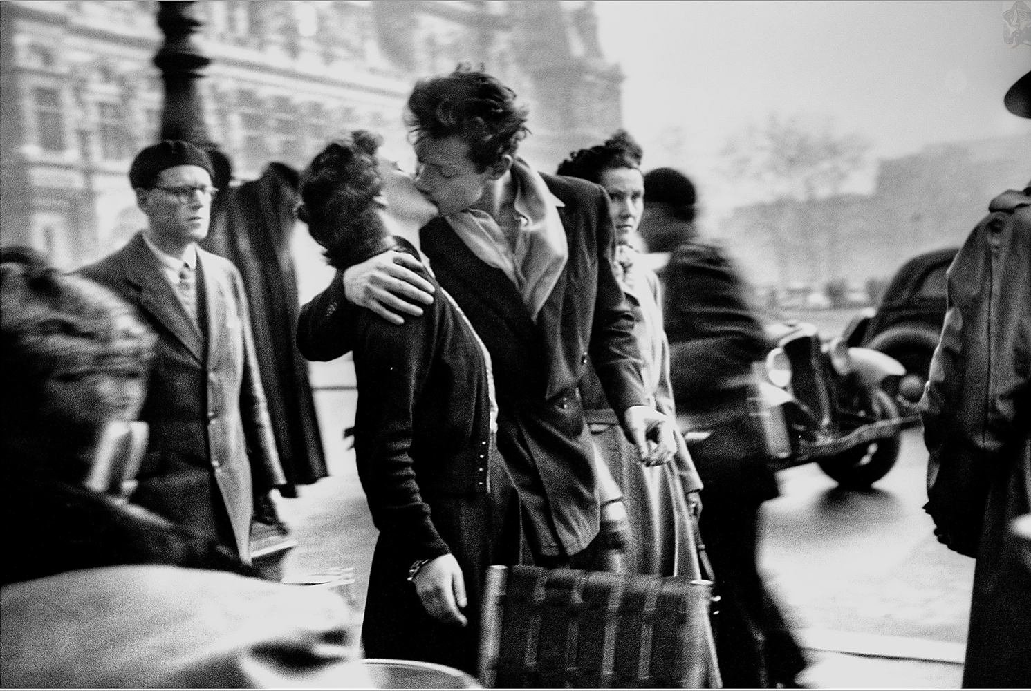 Le Baiser De L'Hotel De Ville Paris (the Kiss) Print Robert