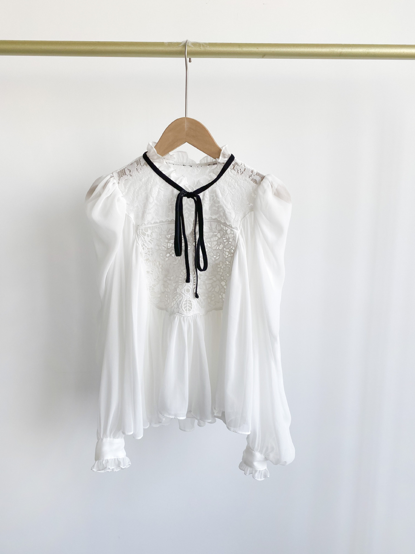 Fubail / エンブロイダリー楊柳ブラウス