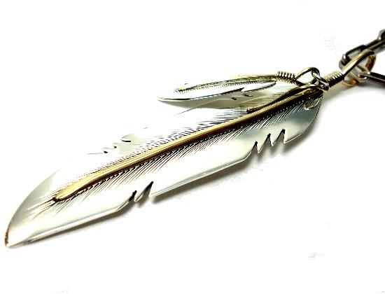 Harvey Mace（ハーヴィーメイス）フェザーペンダント