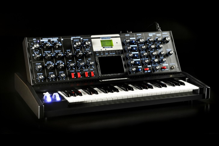 Minimoog Voyager Electric Blue Edition – moog