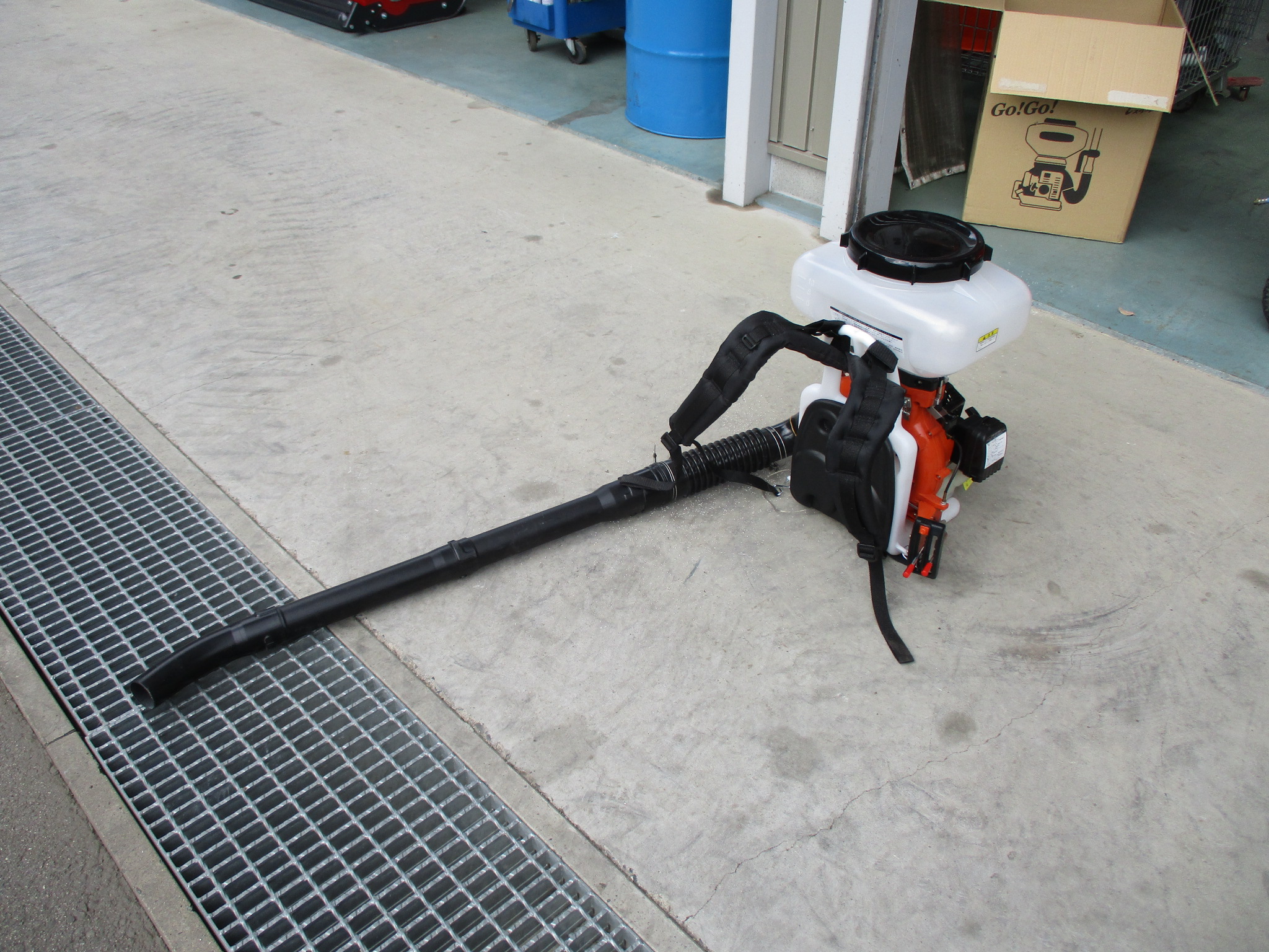 やまびこ(共立) 動力散布機 DME305G-13 容量13Lタンク 肥料散布 除草剤