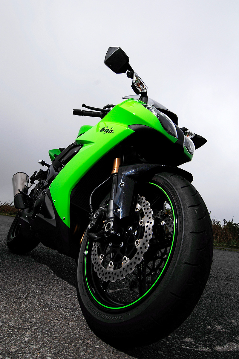 研ぎ澄まされた造形と走行性能／Ninja ZX-10R(2008) | 試乗・車両解説