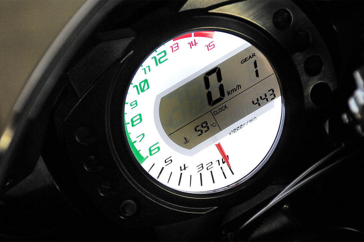 研ぎ澄まされた造形と走行性能／Ninja ZX-10R(2008) | 3ページ目 (4