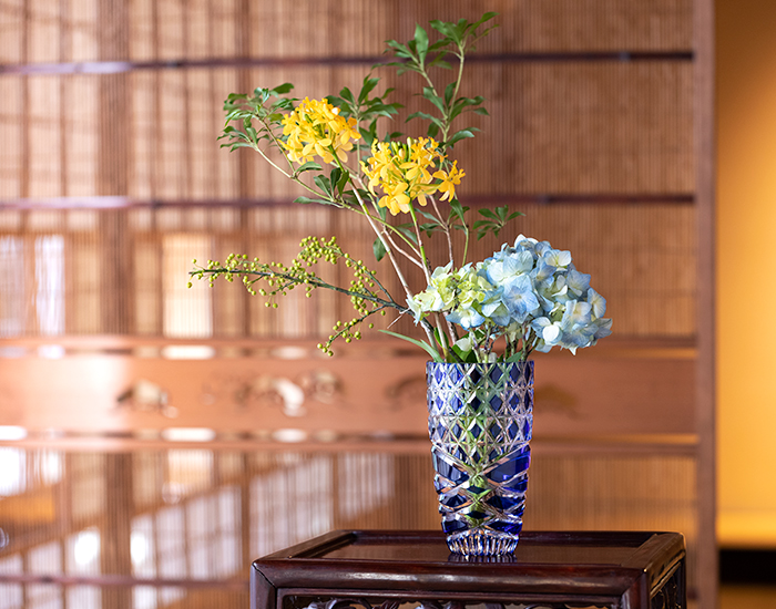 江戸切子 花瓶＜潮騒＞ | カガミクリスタル