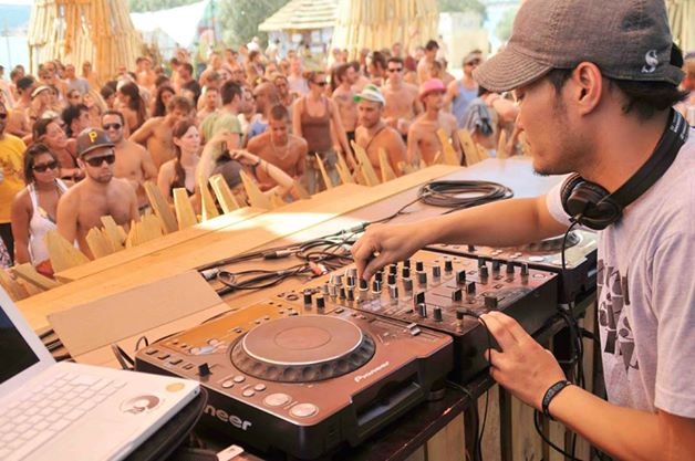 Nori, Kashmir Lounge