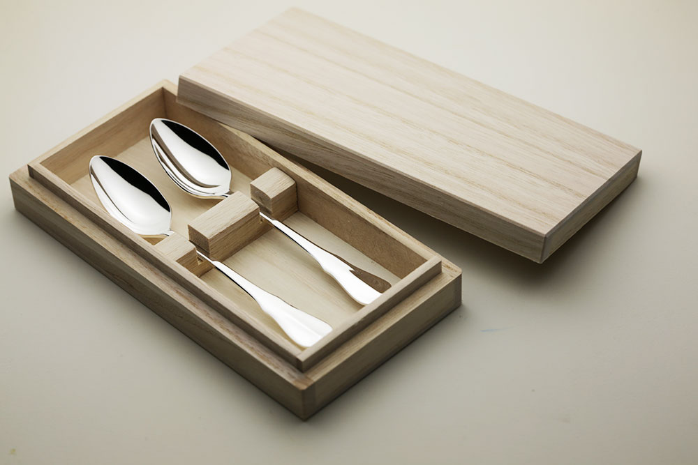 銀食器 名前が刻印できるシルバー950の純銀食器カトラリーセット