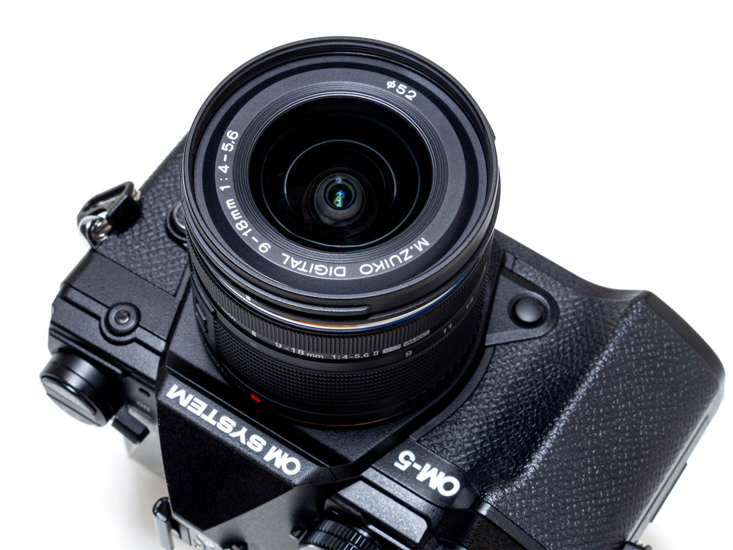 手のひらに収まるコンパクトさと高画質を両立する軽量な広角ズーム