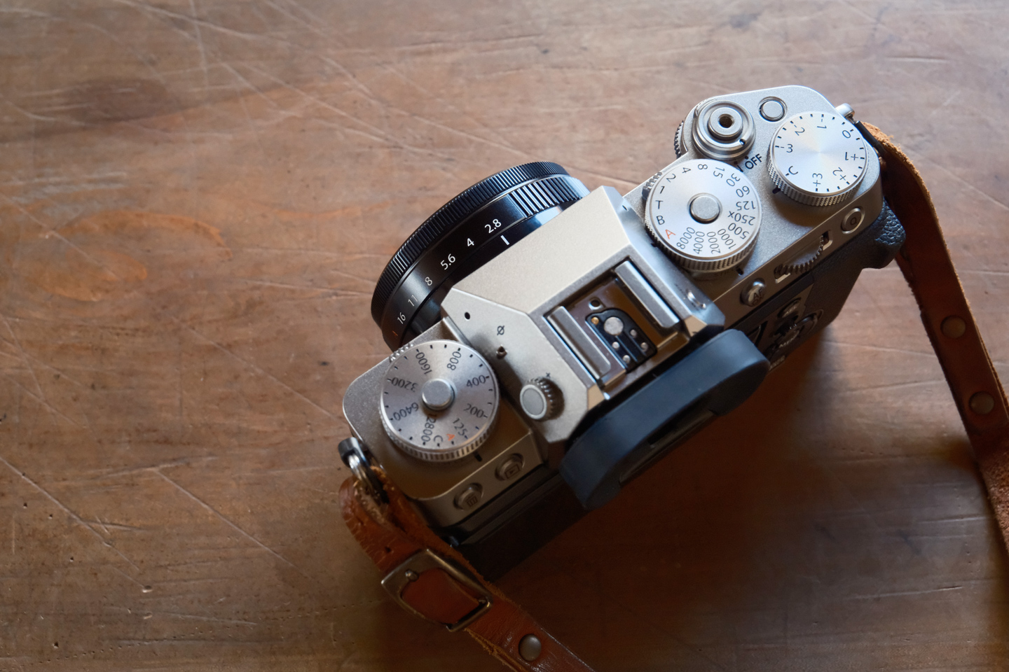 富士フイルム「XF27mmF2.8 R WR」と雨を楽しむ～まち歩きスナップの