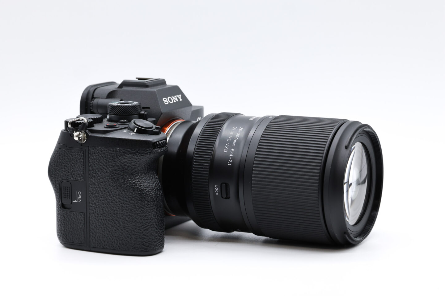 これ一本で満足！10.7倍高倍率ズーム タムロン 28-300mm F4-7.1 Di III