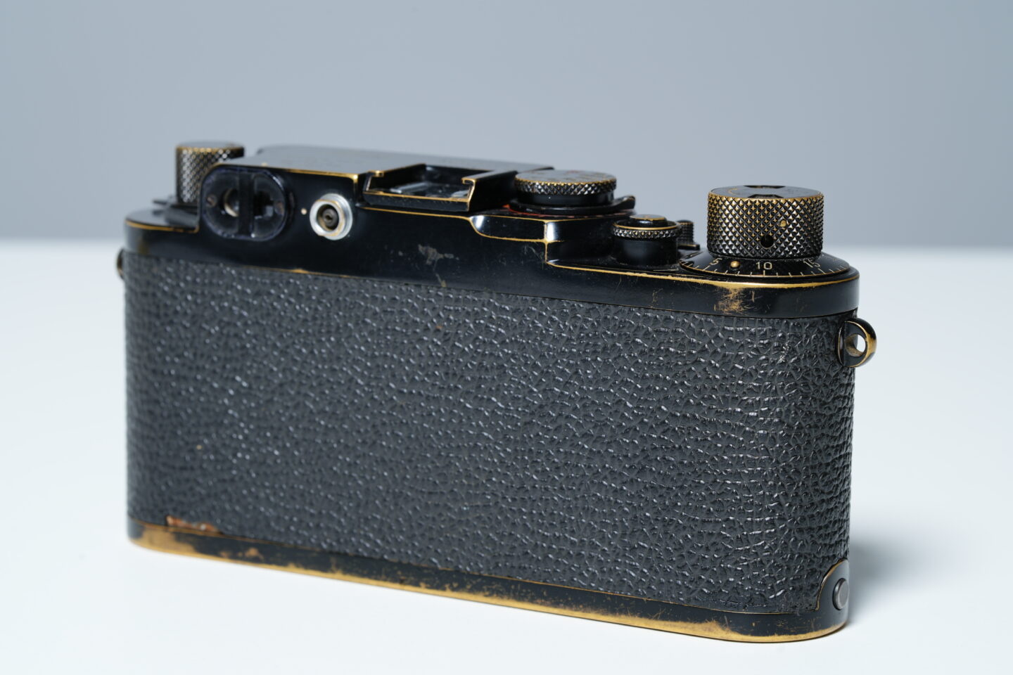 この激レア軍用カメラ、ちょっと触ってもいいですか？ スウェーデン