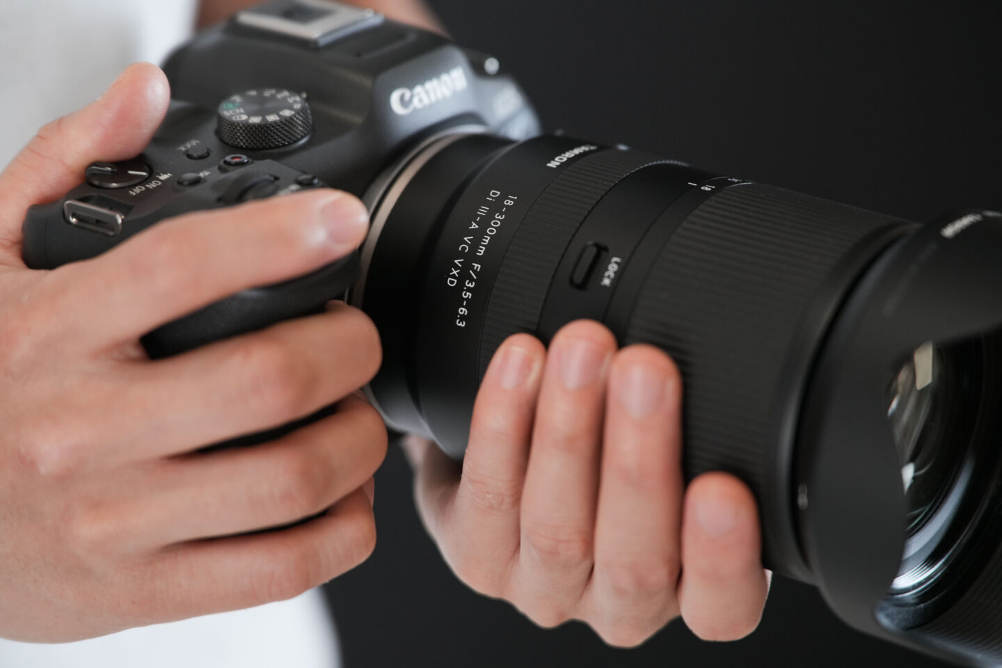 一本で超望遠から広角まで！待望のRFマウントで登場。手ブレ補正機構VC