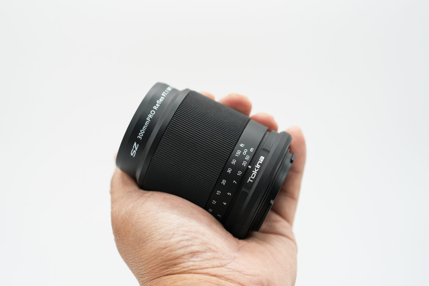 手のひらサイズの小型軽量・超望遠レンズ「トキナー SZ 300mm PRO