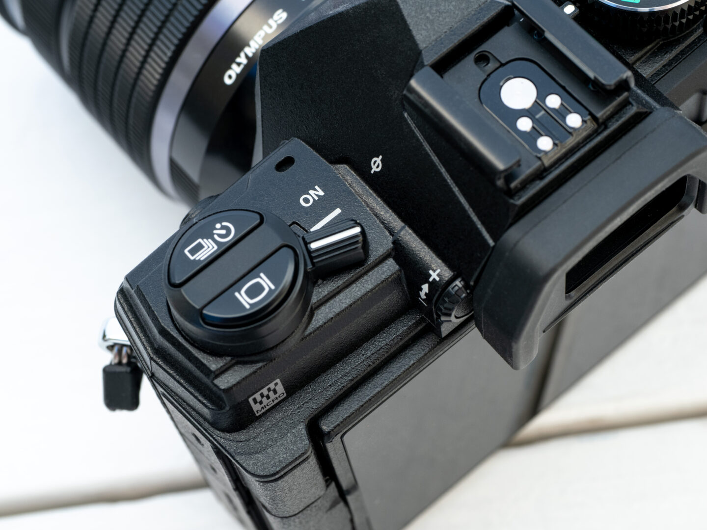 OM SYSTEM OM-5レビュー｜OMという哲学を纏ったフィロソフィモデル