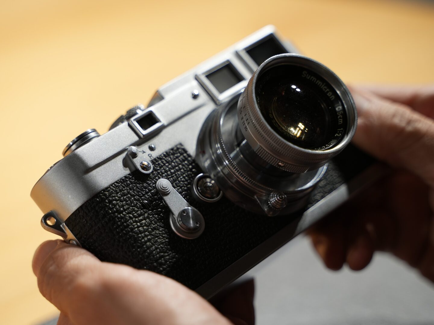 新宿 北村写真機店のカウンターで、お薦めライカを味わい尽くす｜Vol