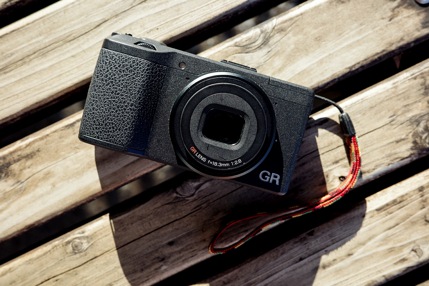 思い出の詰まったカメラ「リコー GR」｜ 佐々木啓太 | ShaSha