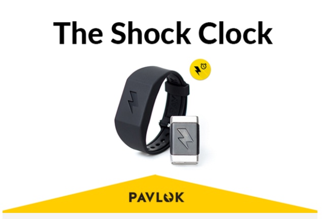 目が覚めるまで電撃を食らわす、最凶の目覚まし時計 | Shock Clock