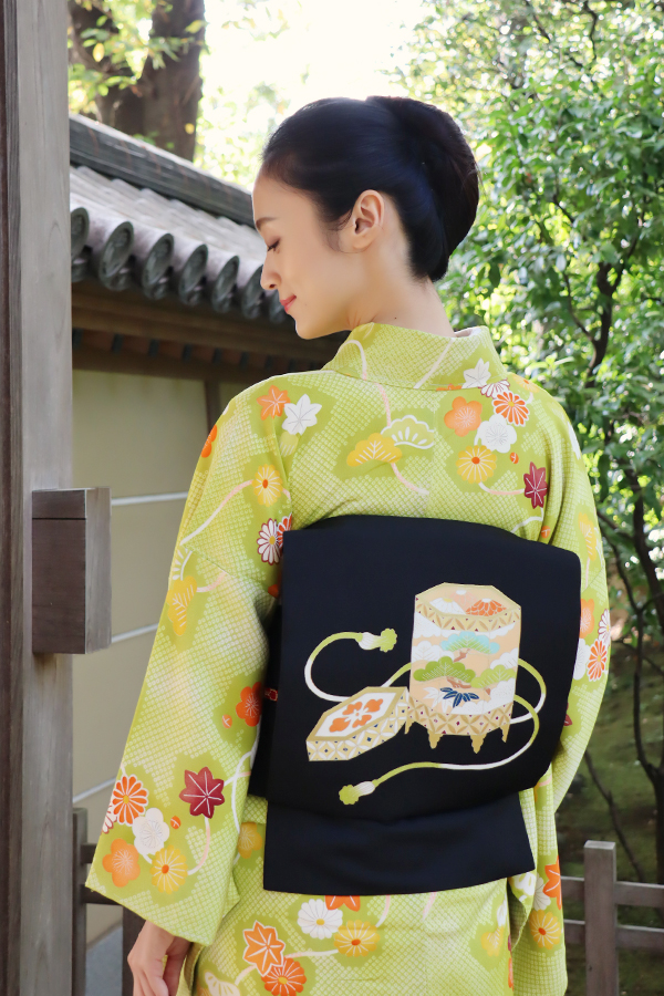 銀座【帯3326】銀座志ま亀製 塩瀬地染名古屋帯 黒色 貝桶文 (畳紙付