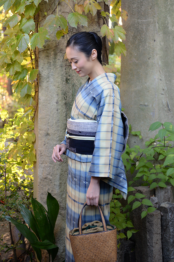 銀座【帯3356】浦野理一作 経節紬 名古屋帯 藍色地 幾何絣 – 銀座