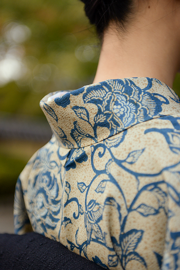 銀座【着物3060】本藍 型染 小紋着物 唐花唐草文 (認定書付) – 銀座