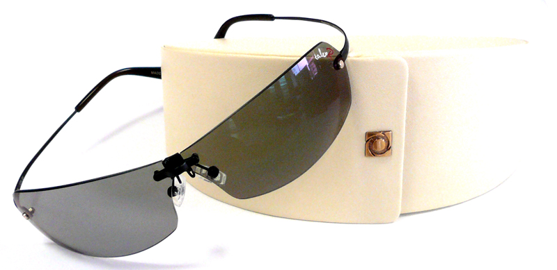 TALEXが考案・開発した偏光レンズ専用ドライビングサングラス ozniS