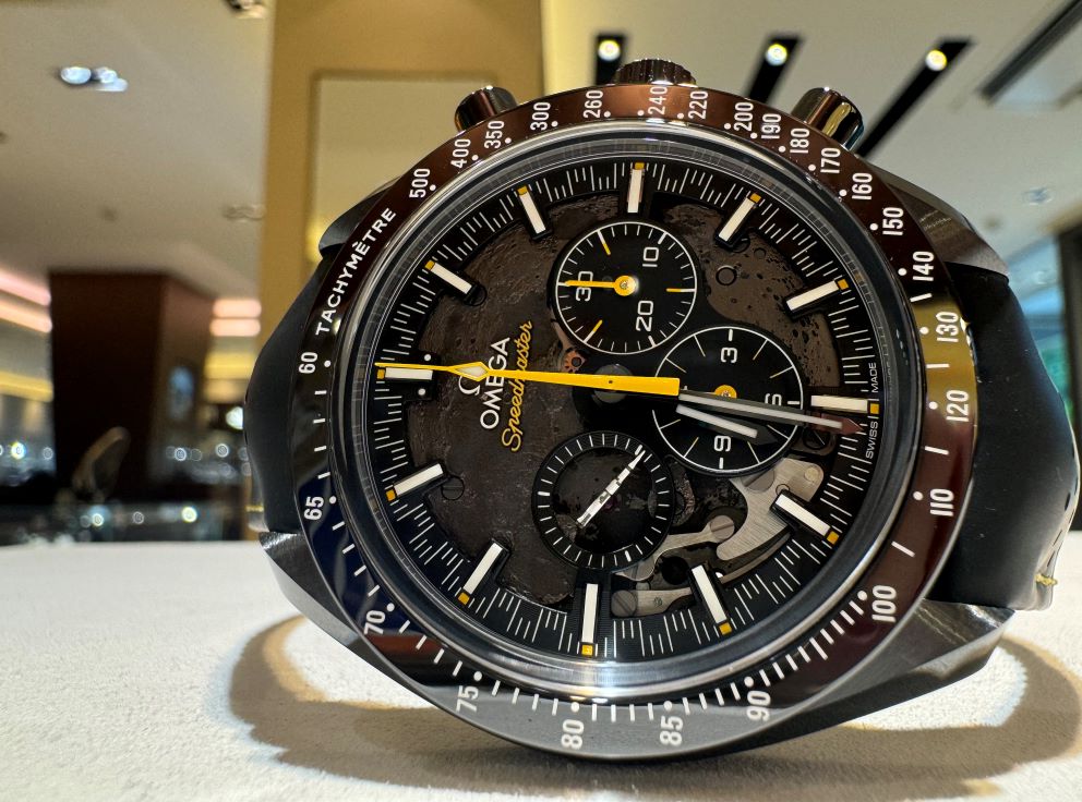 オメガ】新型！！スピードマスターアポロ8号入荷しました！！新旧比較