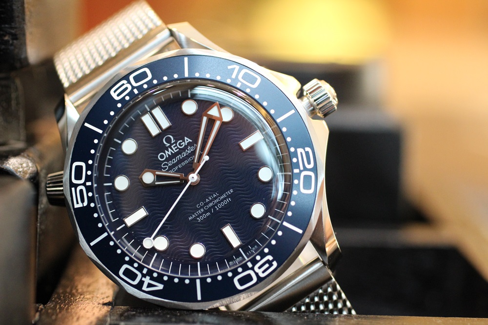 オメガ】初心者でもわかる！オメガ ダイバー300M ジェームズ・ボンド60