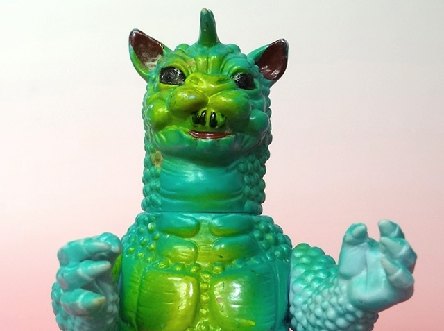 東京都小金井市にて、ガバラの怪獣ソフビをお譲り頂きました。｜くまねこ堂