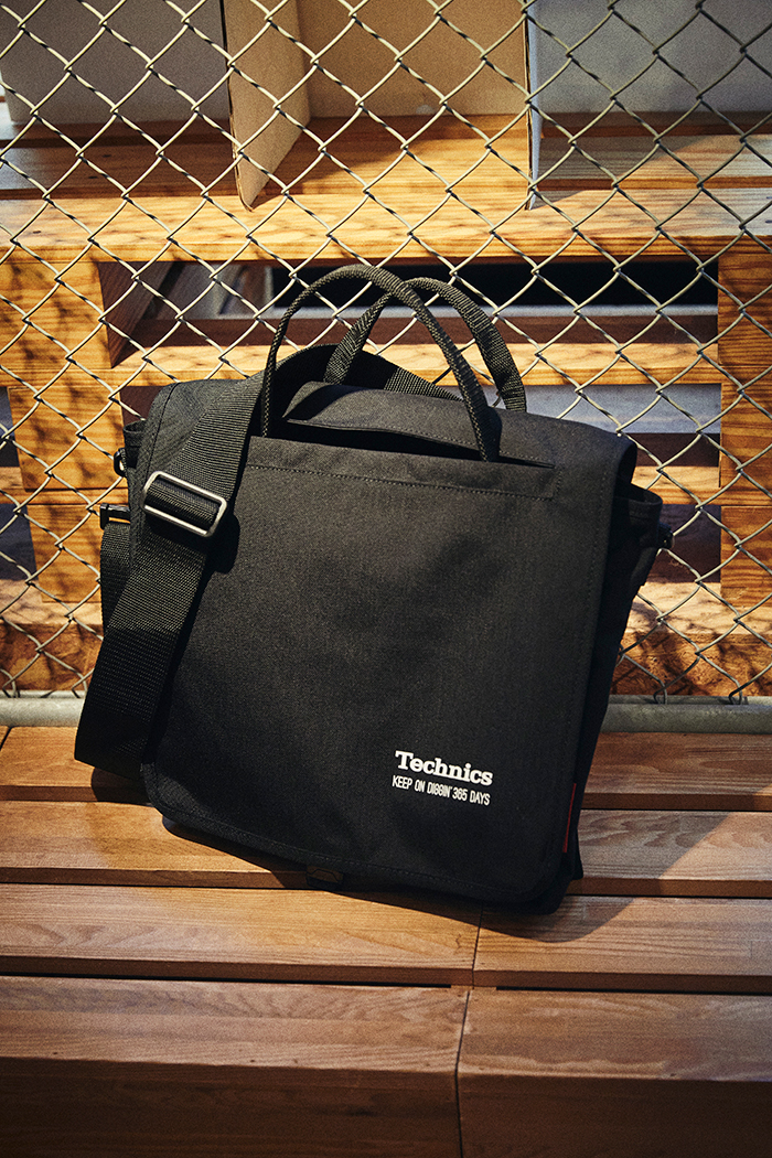 FOCUS IT.】マンハッタンポーテージ × テクニクスのレコードバッグを