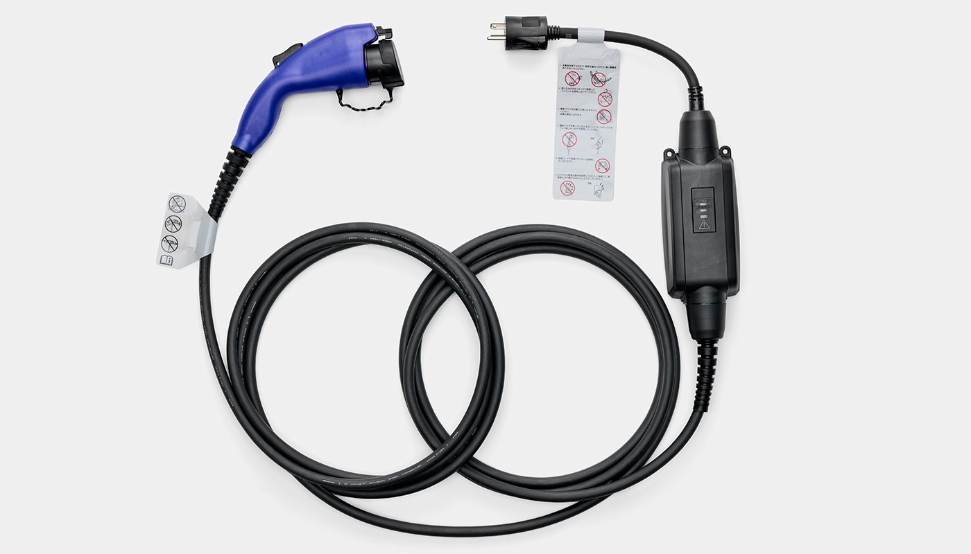 美品 NISSAN EV充電ケーブル AC200V 15A 7.5メートル 日産純正品 電気