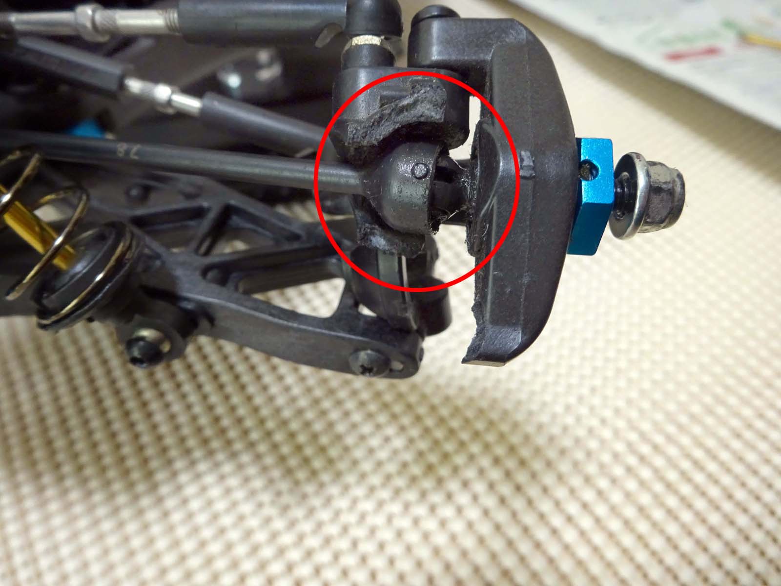 DB01のWOユニバーサルシャフトに標準のフロントアップライト（ナックル