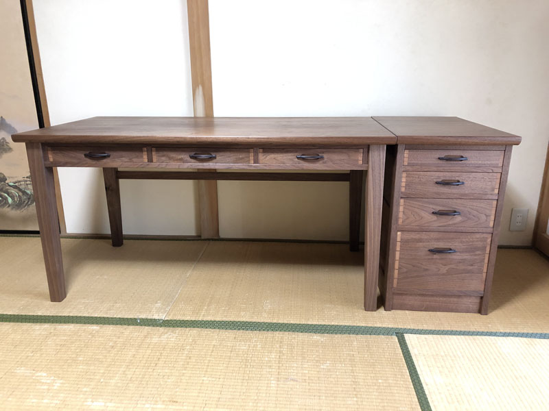 ウォールナット 書斎机（学習机の特注仕様）：ダイニングテーブルや