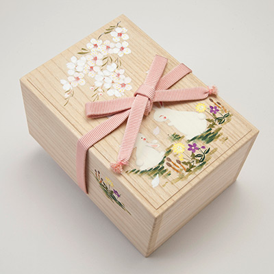 桐のお針箱（小） 〈うさぎと桜〉 ｜ 桐箱・京都 堀川五条 - 株式会社
