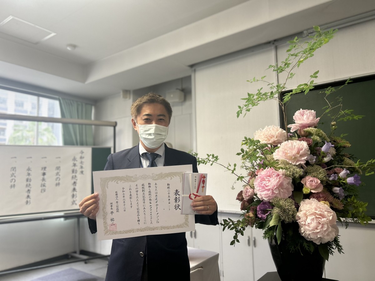 創立記念（146周年）に際し、永年勤続表彰および記念品が配布されまし