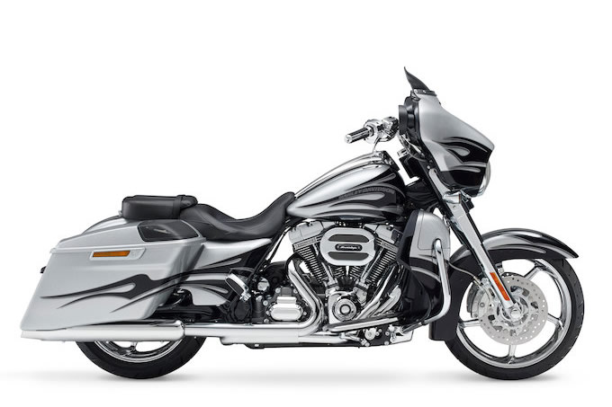 ハーレー FLHX(ストリートグライド) と FLHT(エレクトラグライド