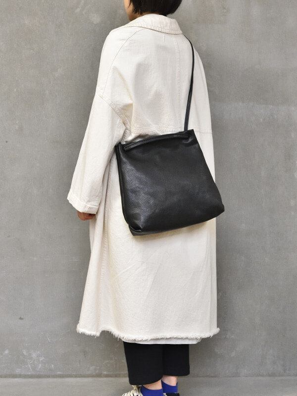 軽くて斜め掛けも出来る使い勝手抜群のショルダートート / 革鞄のHERZ