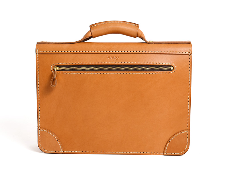 厚い革で丈夫に仕上げたシンプルな丸台おこしブリーフケース / 革鞄の