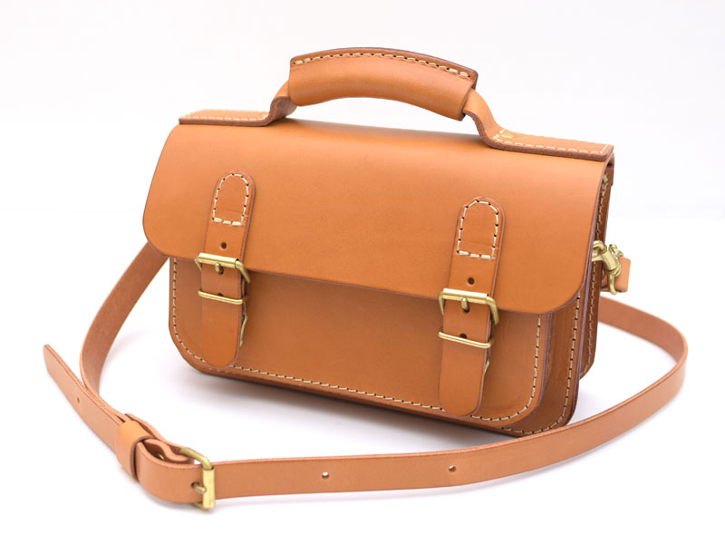 メンズレディース問わずで使える本革の2wayミニバッグ / 革鞄のHERZ