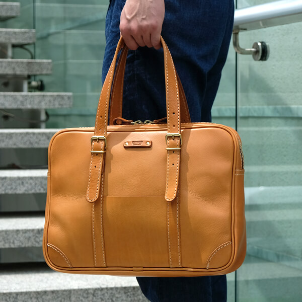 カジュアルスタイルにも合う肩掛け二本手ビジネスバッグ / 革鞄のHERZ