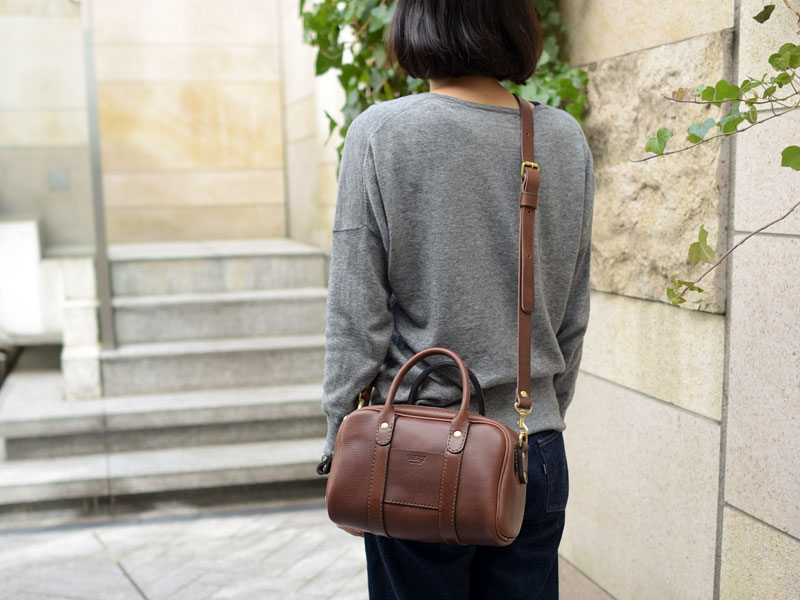 レディースバッグとして使える2wayタイプの総革ミニボストンバッグ