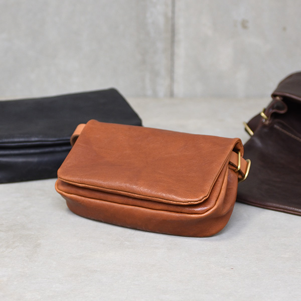 薄くて軽いスリムタイプの本革ボディバッグ / 革鞄のHERZ(ヘルツ)公式通販