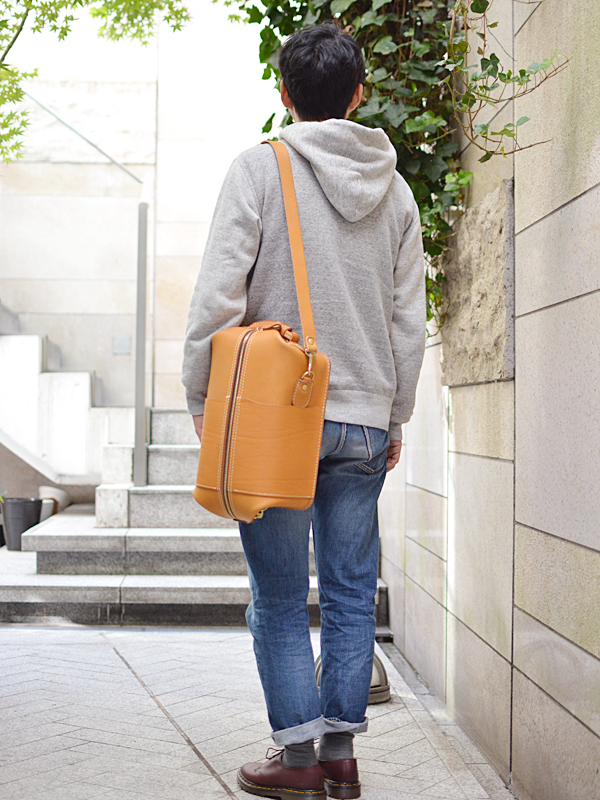 革を布のように折り込んだカブトムシ・2wayショルダーバッグ / 革鞄の