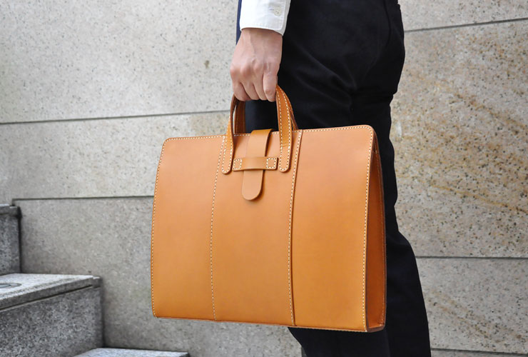 A4,B4,A3サイズ対応でスマートデザインな二本手ビジネスバッグ / 革鞄