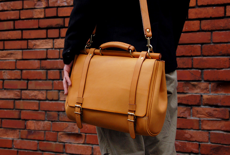 ビジネスやカジュアルにもおすすめの棒屋根かぶせ3wayバッグ / 革鞄の