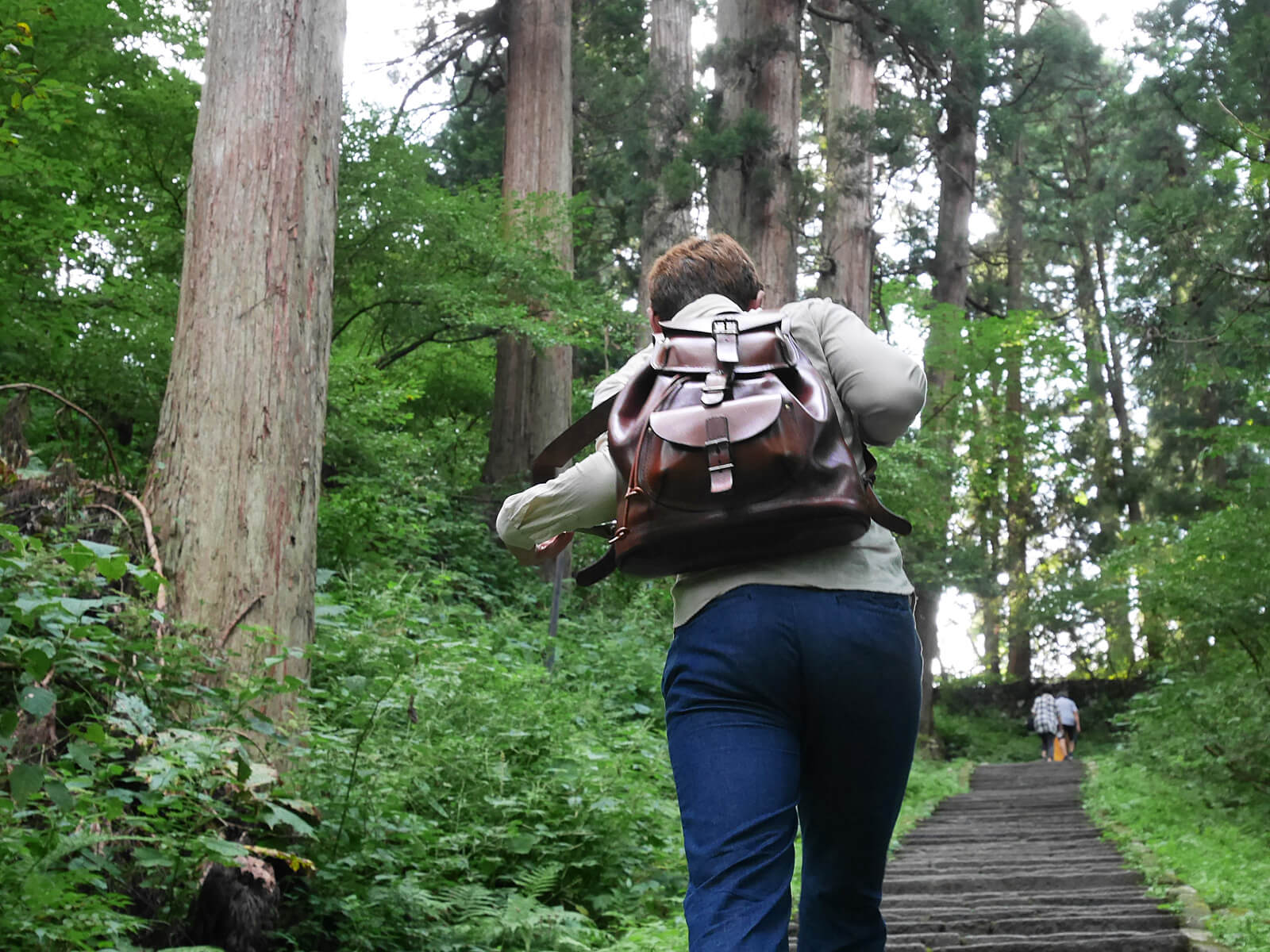 インパクト大！迫力のWポケットリュック(R-9)でお出かけ｜革鞄・革小物