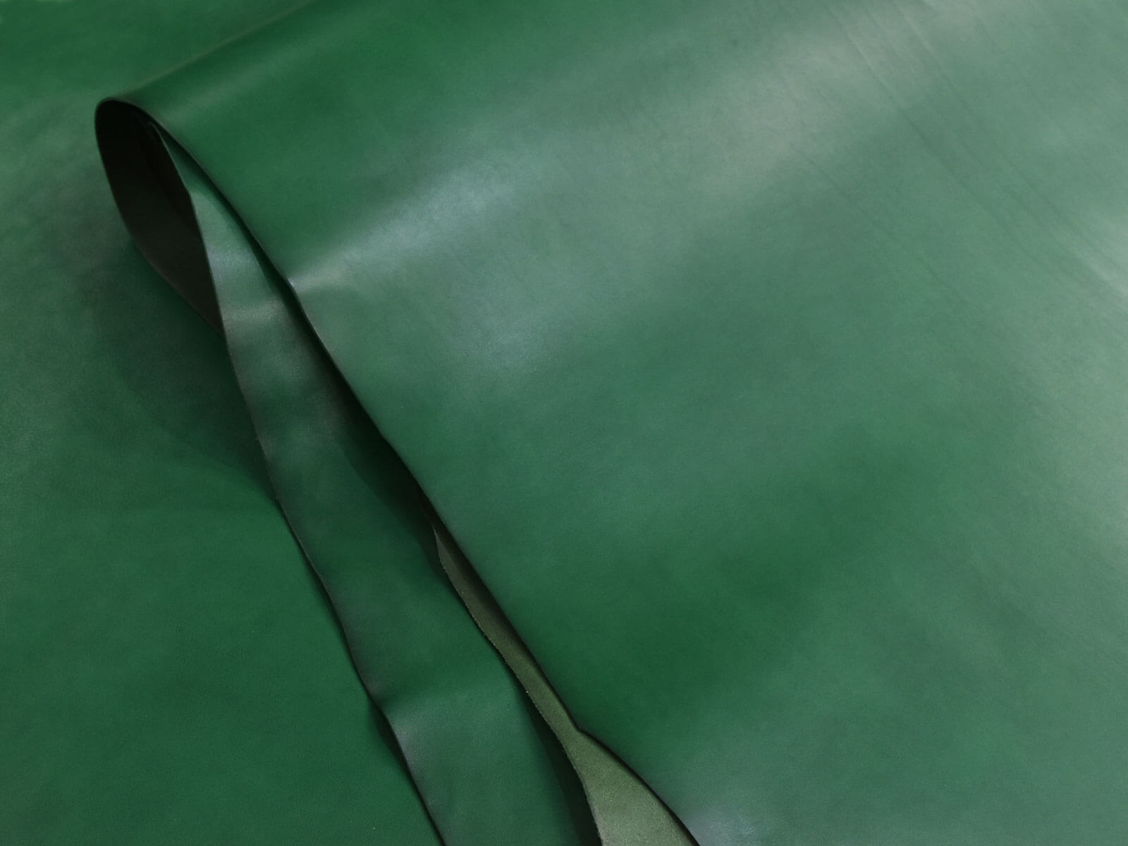 限定色のボトルグリーン革で作る、HERZ冬の企画2022-23｜革鞄・革小物