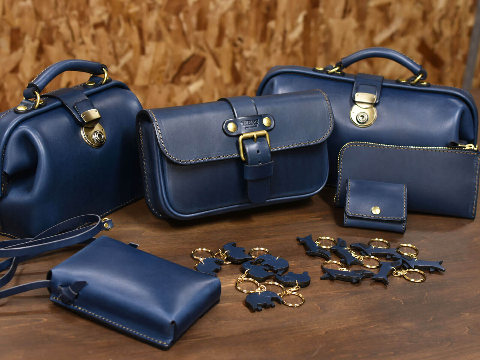 大好評の革色ネイビーが再入荷！新しいアイテムの追加情報も！！｜革鞄