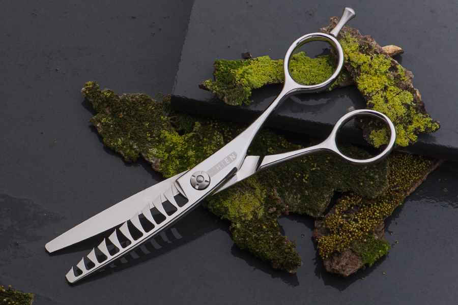 切れ味と抜け感の良い理美容師プロ用セニングシザー10%人気の溝無し