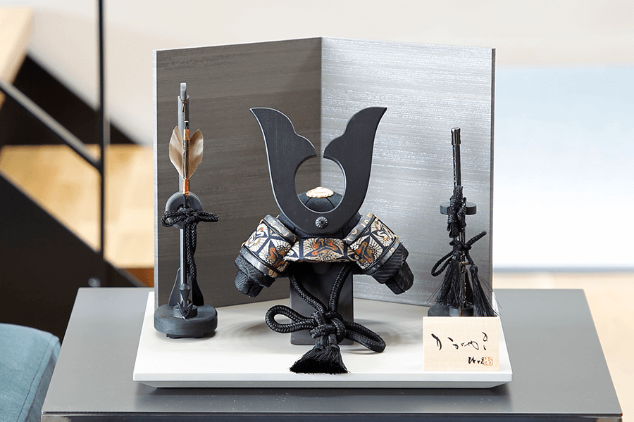 五月人形 木目込み兜 - 閃 - せん - 二曲屏風 - グレー｜ コンパクトで